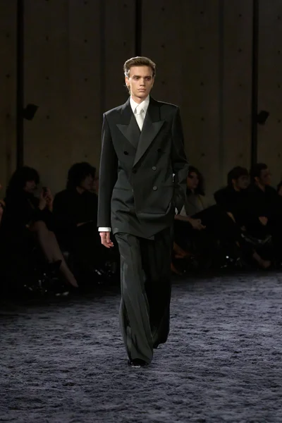 Look 13